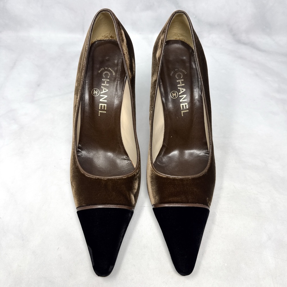 CHANEL Vintage 90s Y2K Velvet Pointed Cap Toe Pumps Heels Retro 2000s Brown 39